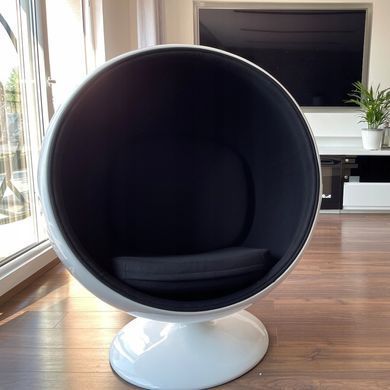 Поворотне футуристичне крісло шар Ball Chair з акустичним витишенням біло-чорне